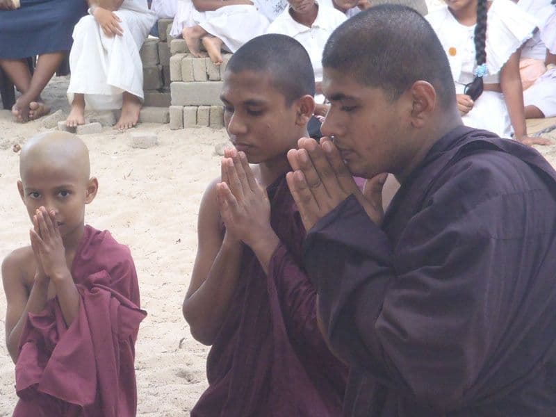 ordination-pretre-bouddhiste-au-sri-lanka.htm
