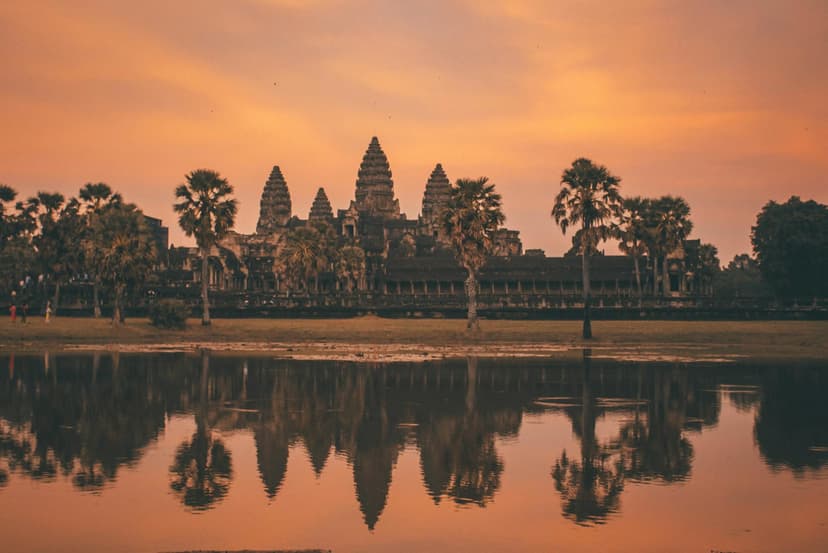 Voyage au Cambodge : Coucher de soleil devant le temple d'Angkor